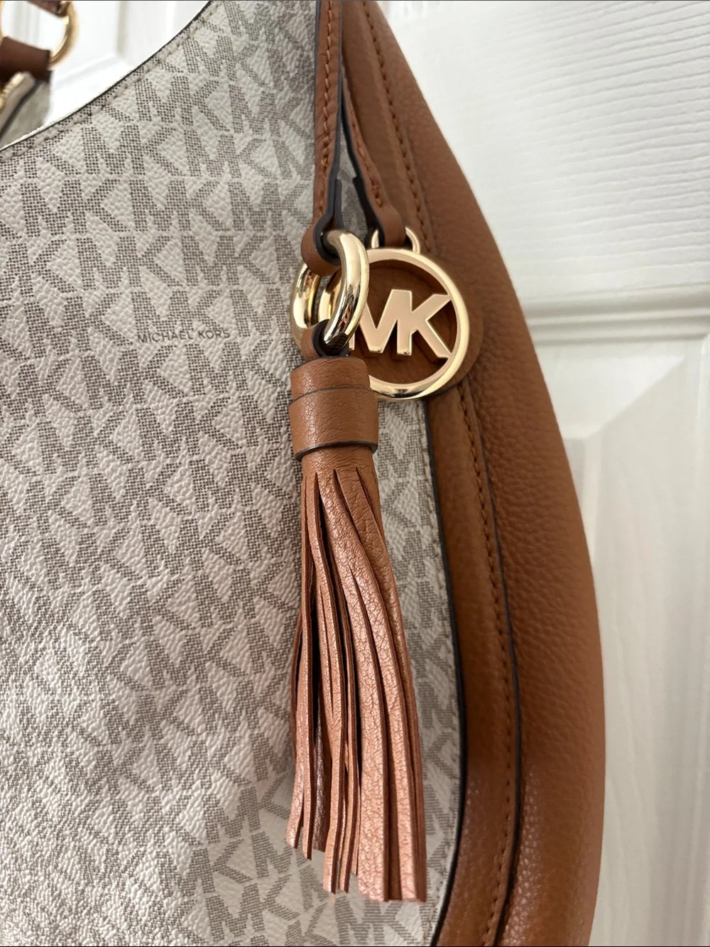 Michael Kors Lauryn Large Vanilla Gold hardware Logo Hobo Shoulder Bag purse